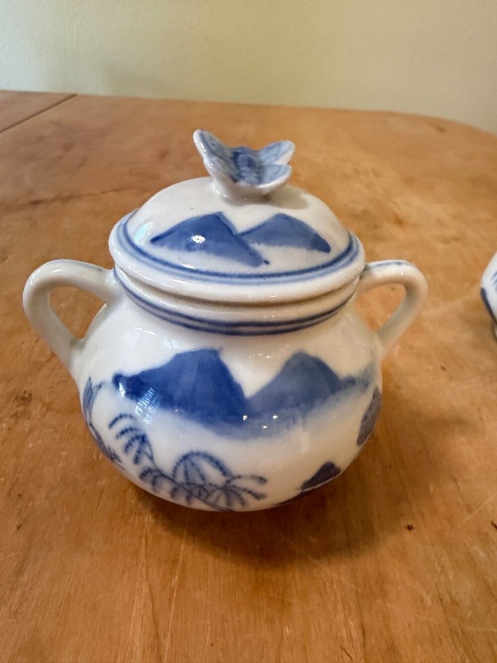 Vintage Canton Chinoiserie Cream & Sugar Set with Butterfly Lid – Blue and White - Picture 13 of 14